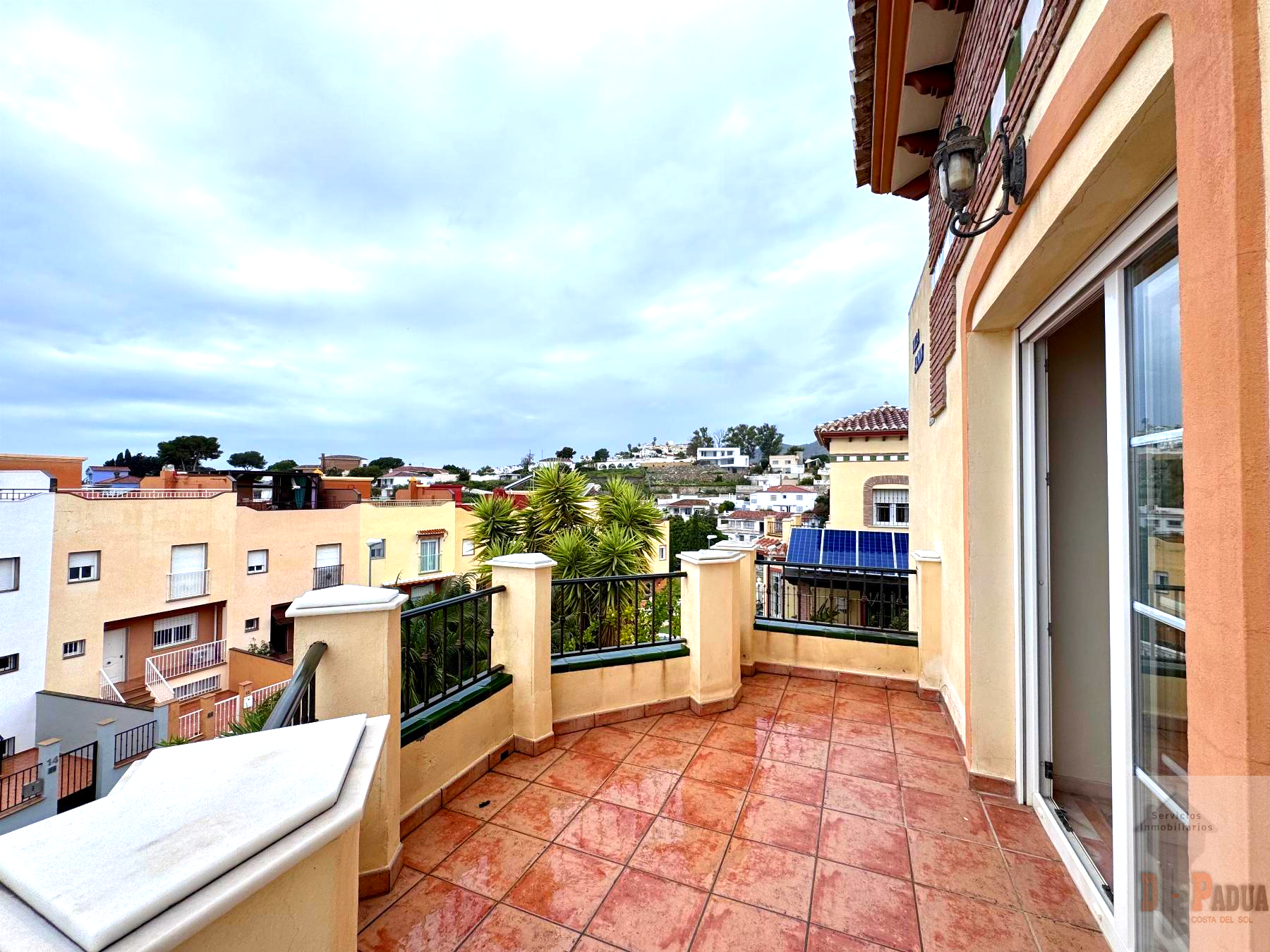 For sale of chalet in Benajarafe