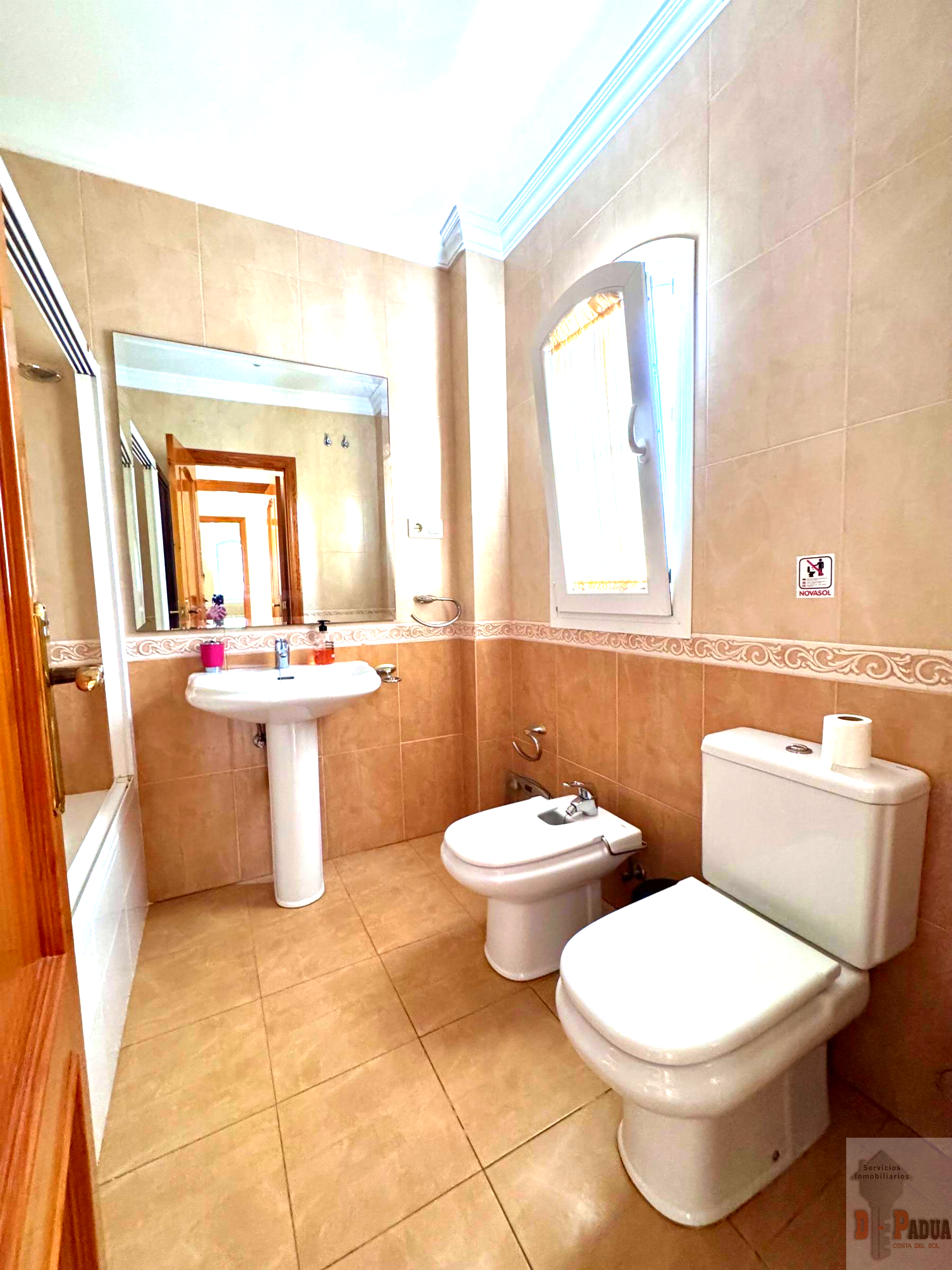 For sale of chalet in Benajarafe