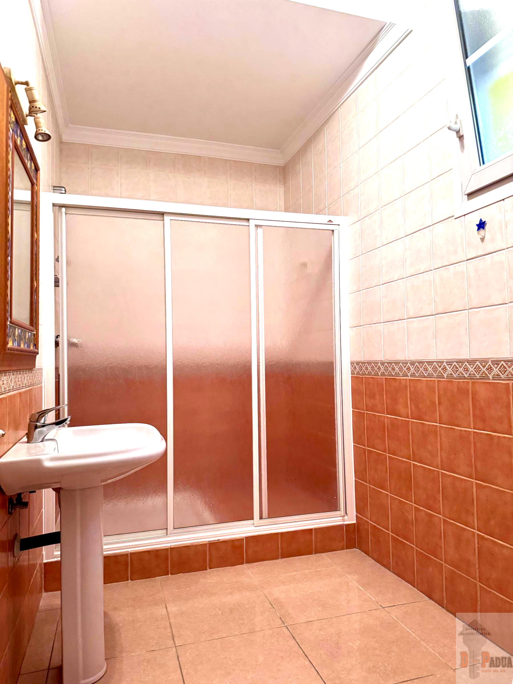 For sale of chalet in Benajarafe