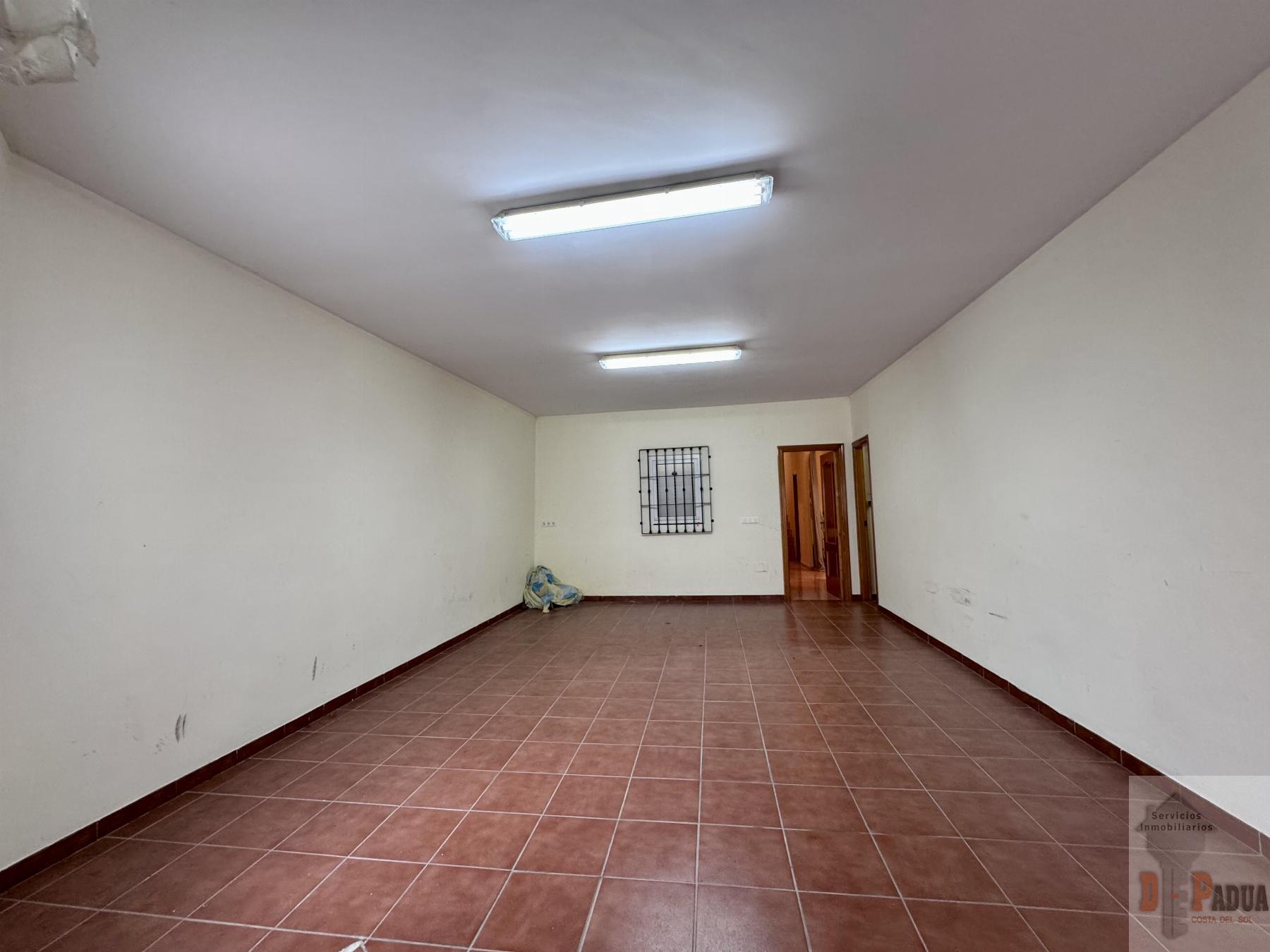 For sale of chalet in Benajarafe