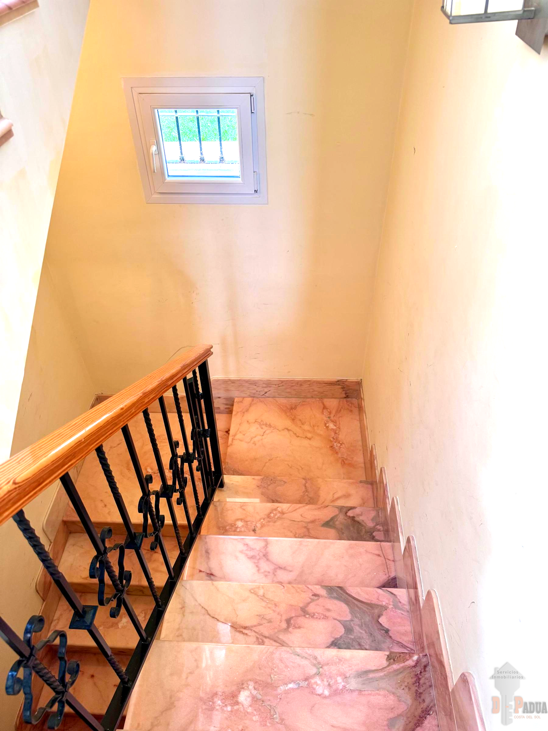 For sale of chalet in Benajarafe