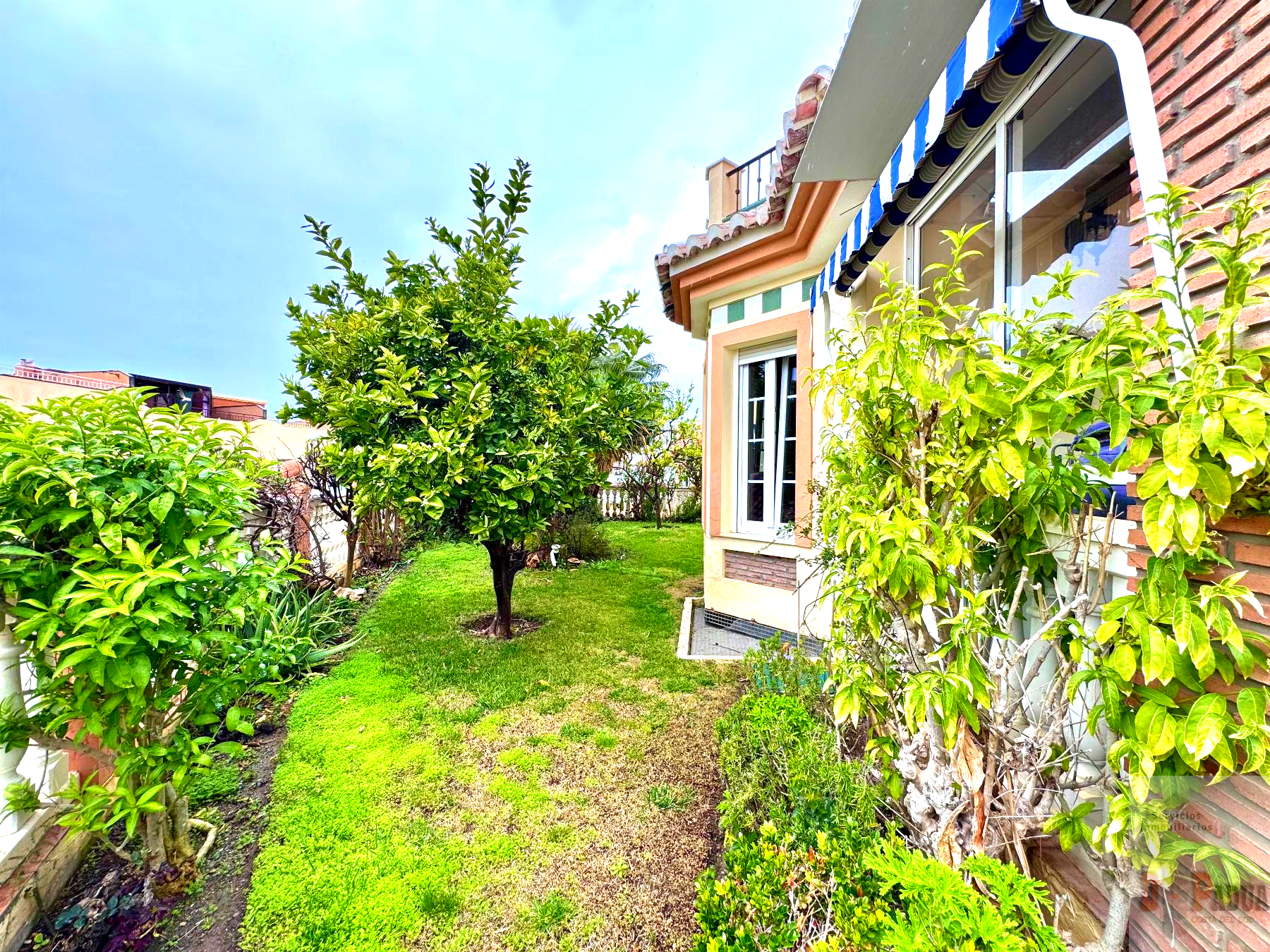 For sale of chalet in Benajarafe