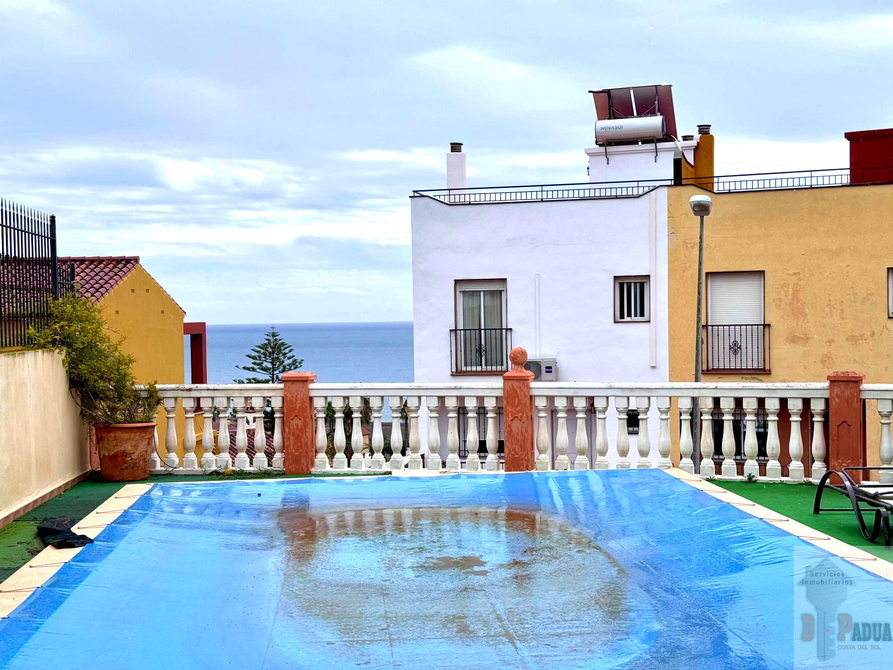 For sale of chalet in Benajarafe