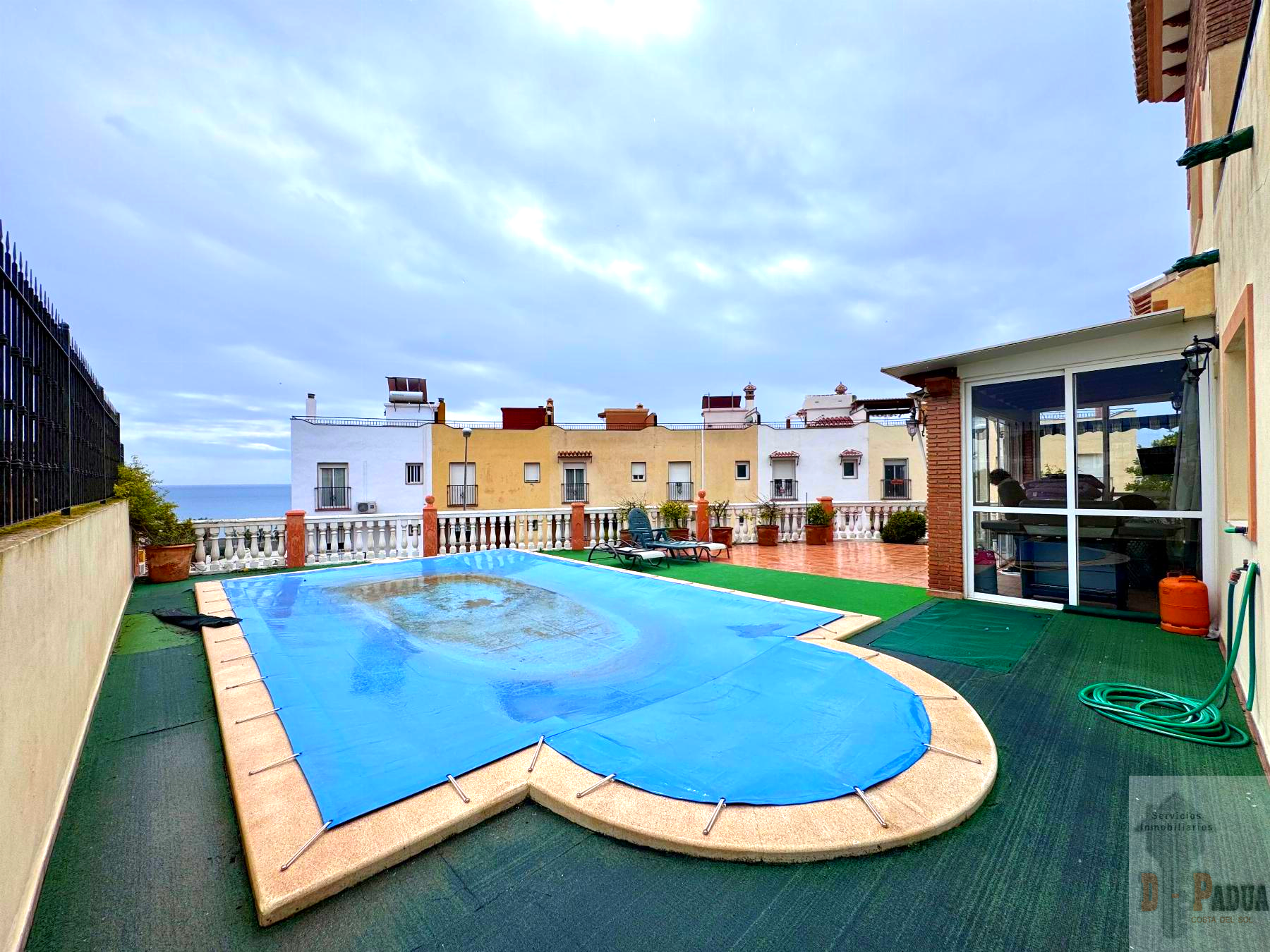For sale of chalet in Benajarafe
