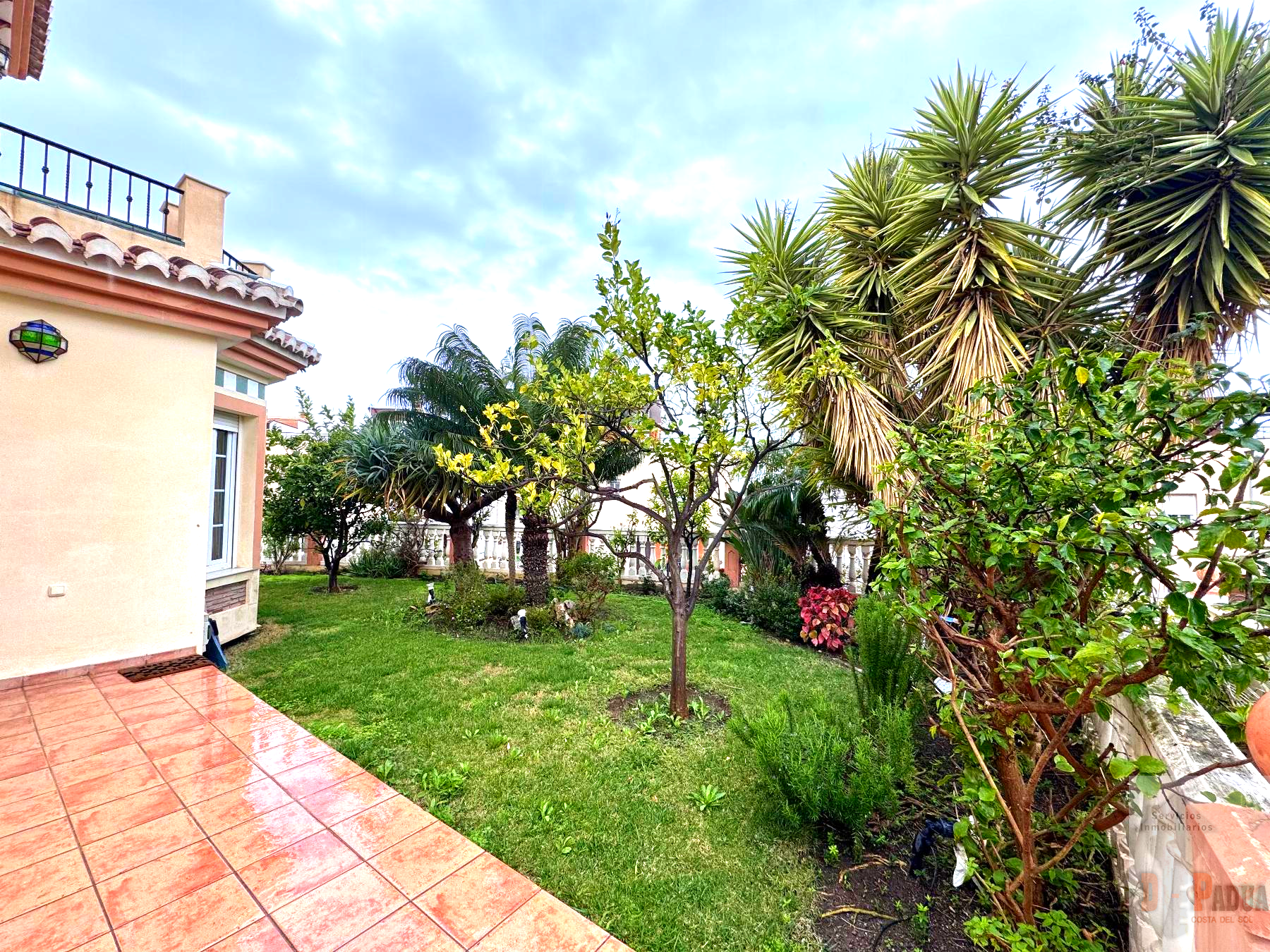 For sale of chalet in Benajarafe