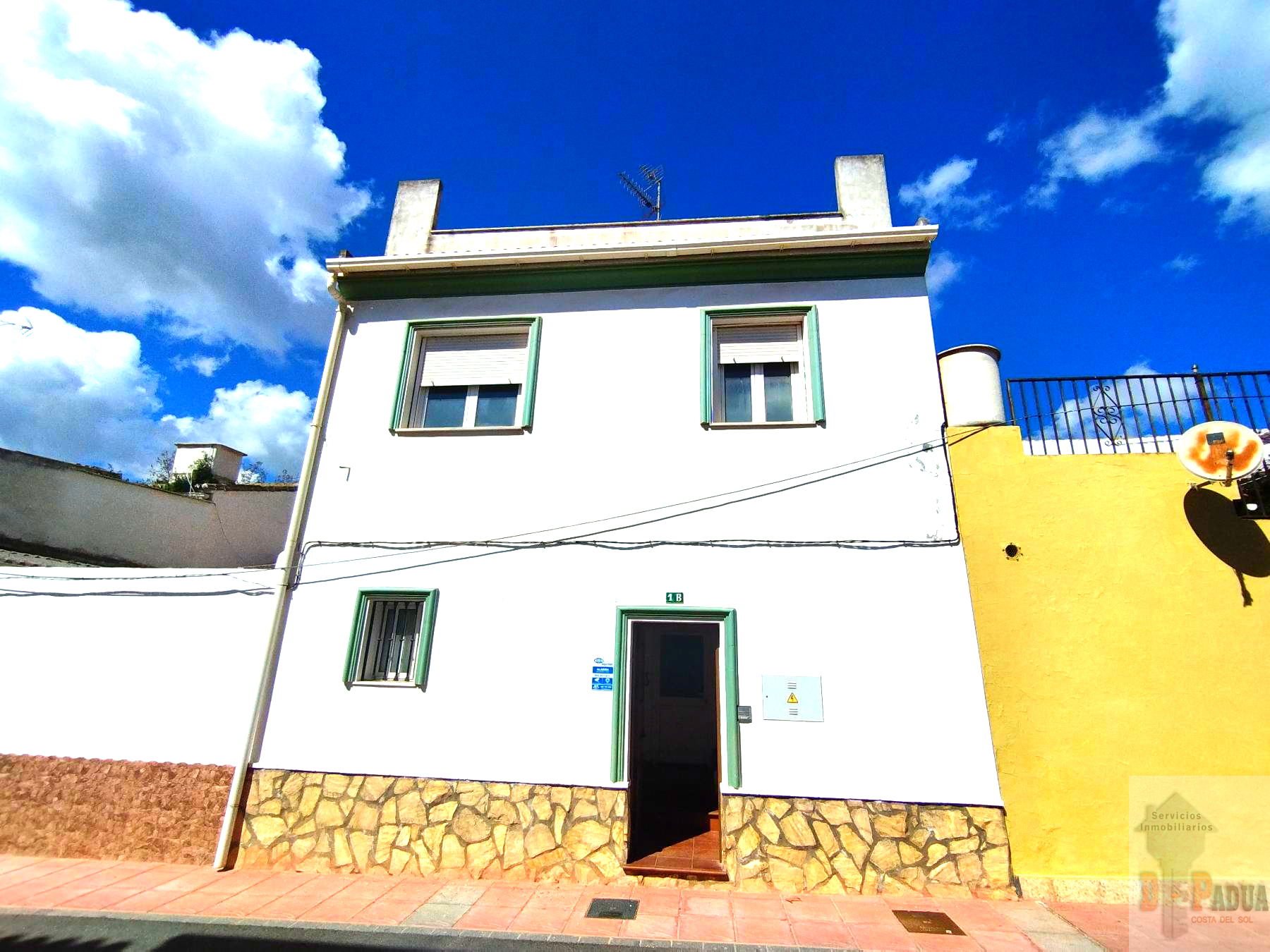For sale of house in Campillos