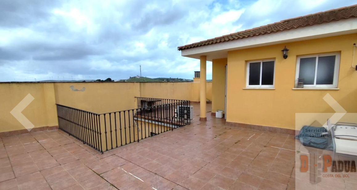 For sale of flat in Campillos