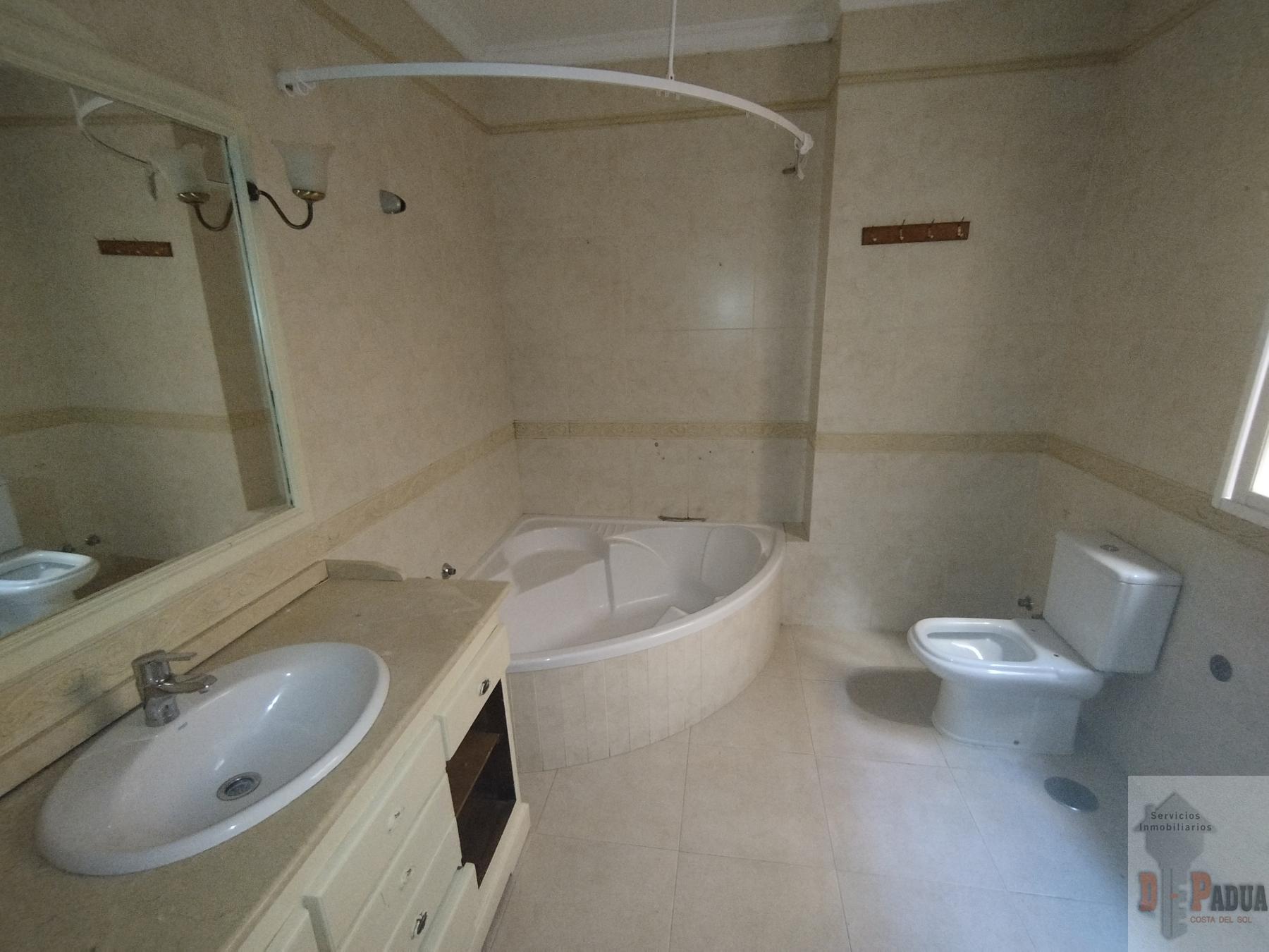 For sale of flat in Campillos