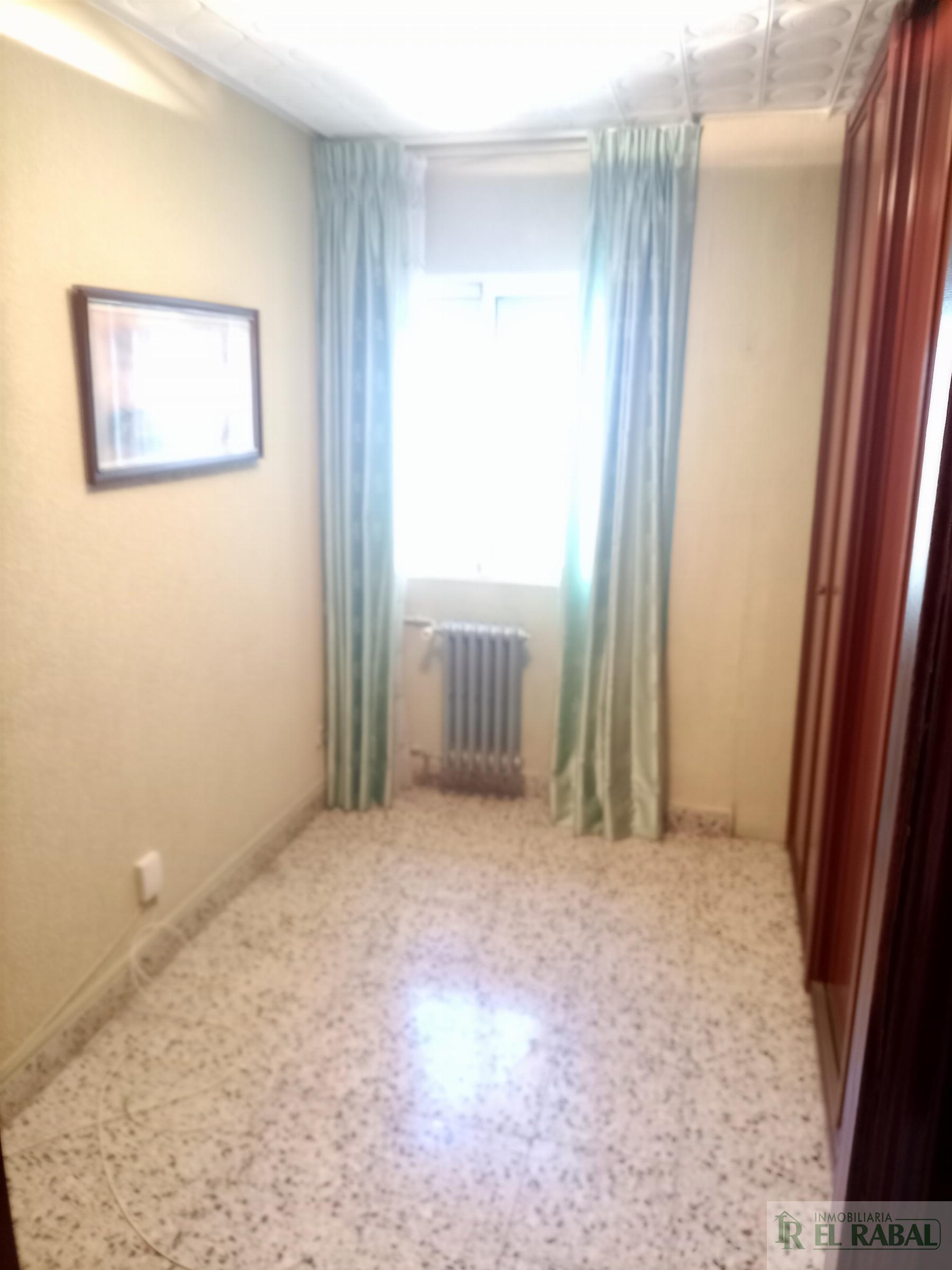 For sale of flat in Zaragoza