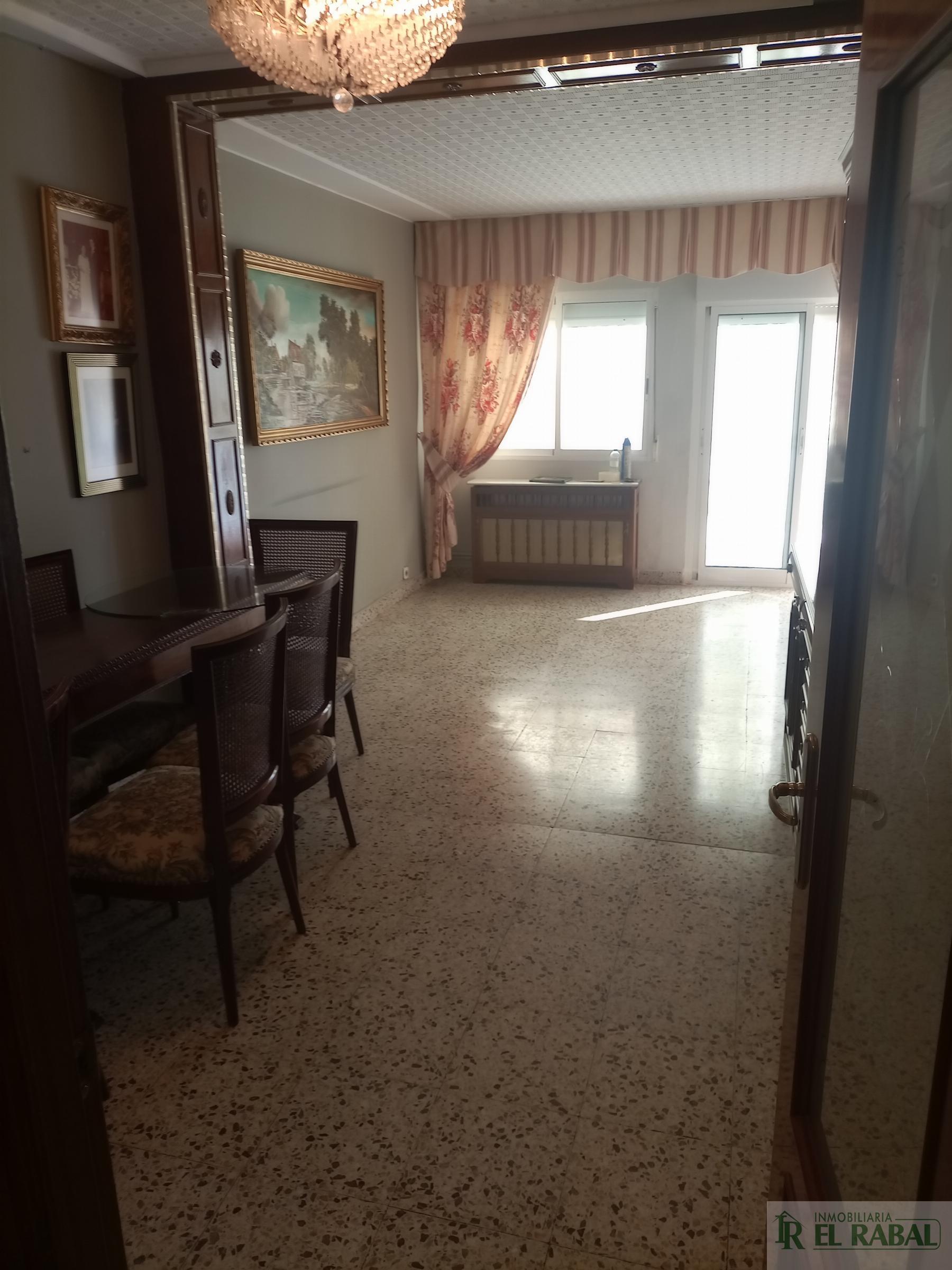 For sale of flat in Zaragoza