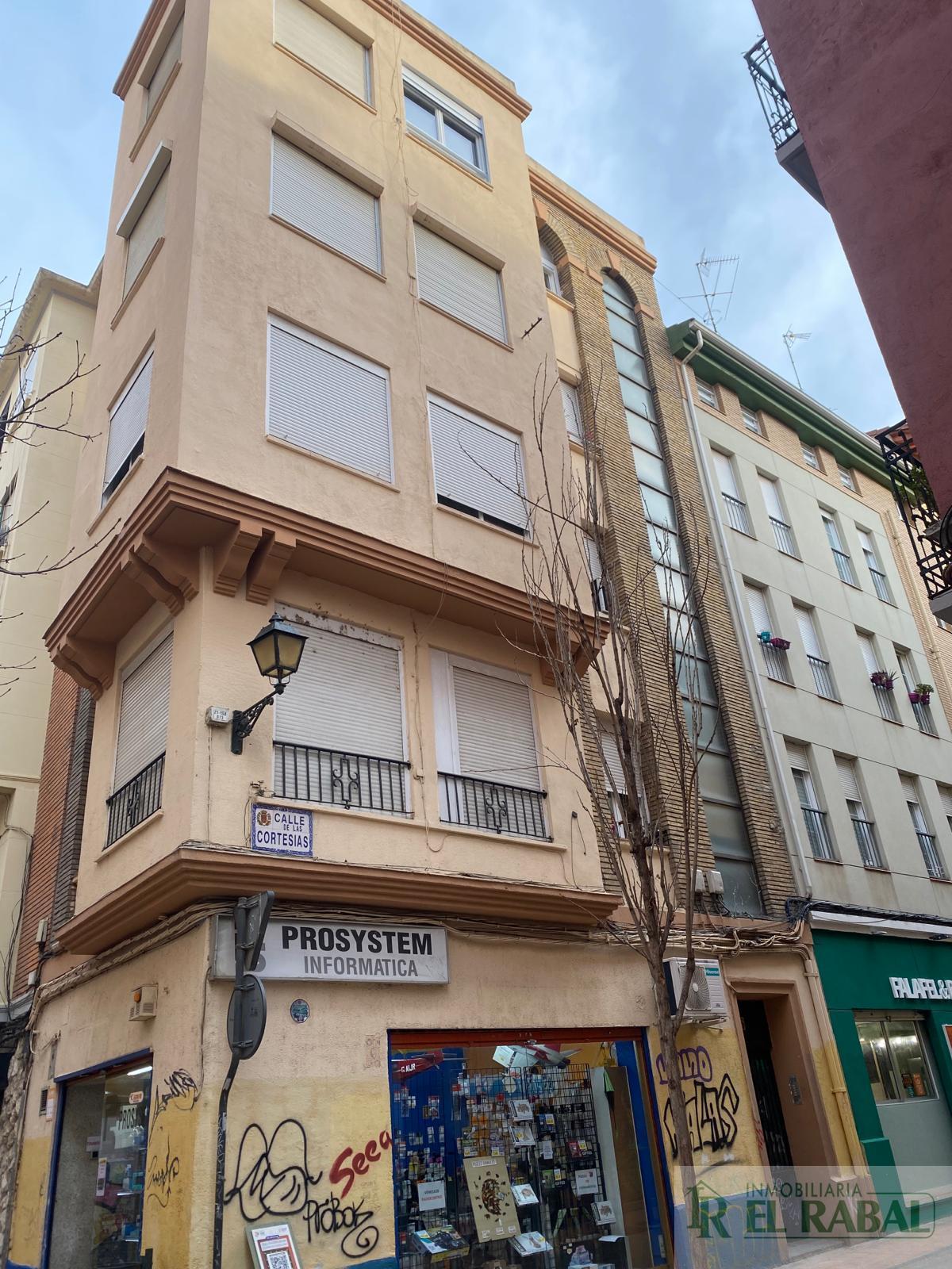 For sale of apartment in Zaragoza