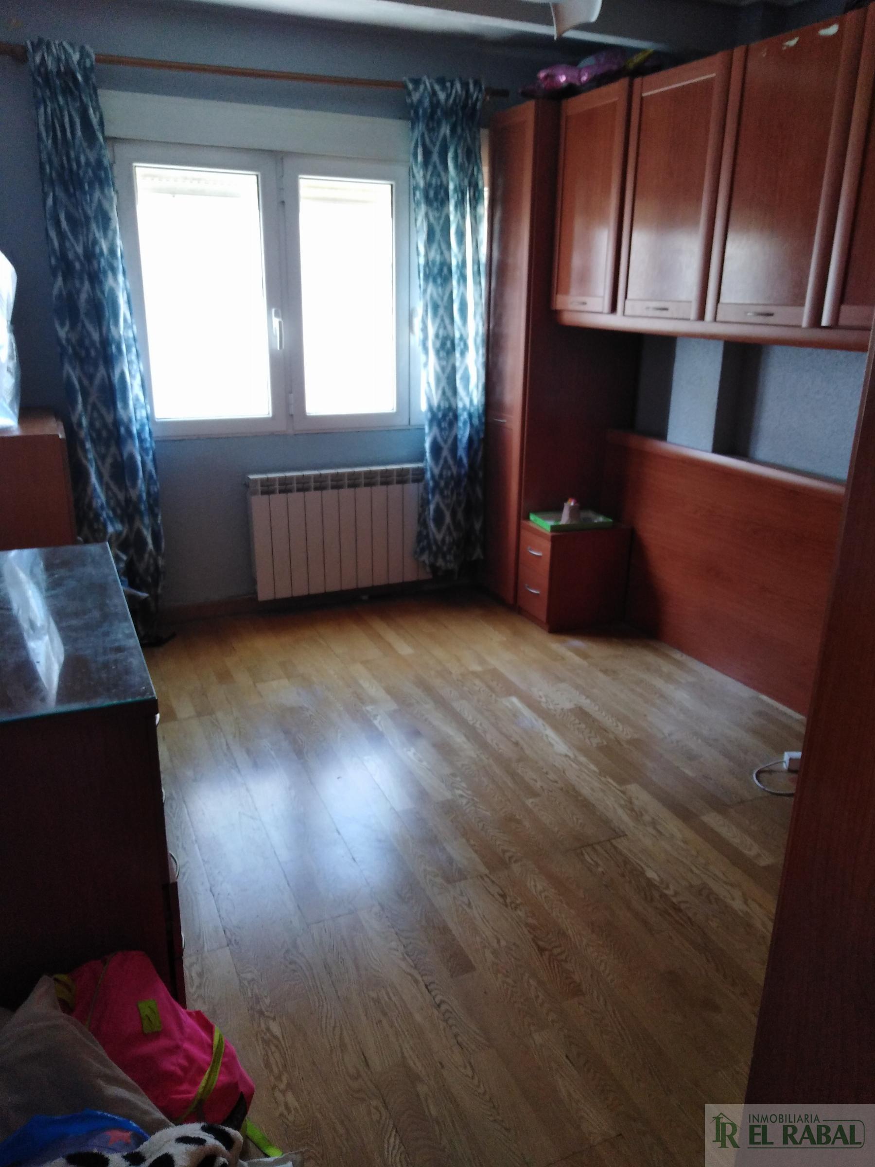 For sale of flat in Zaragoza