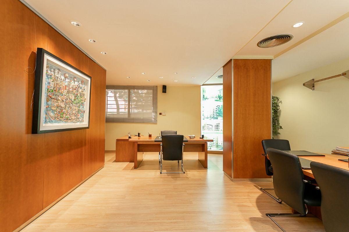 For sale of office in Badalona