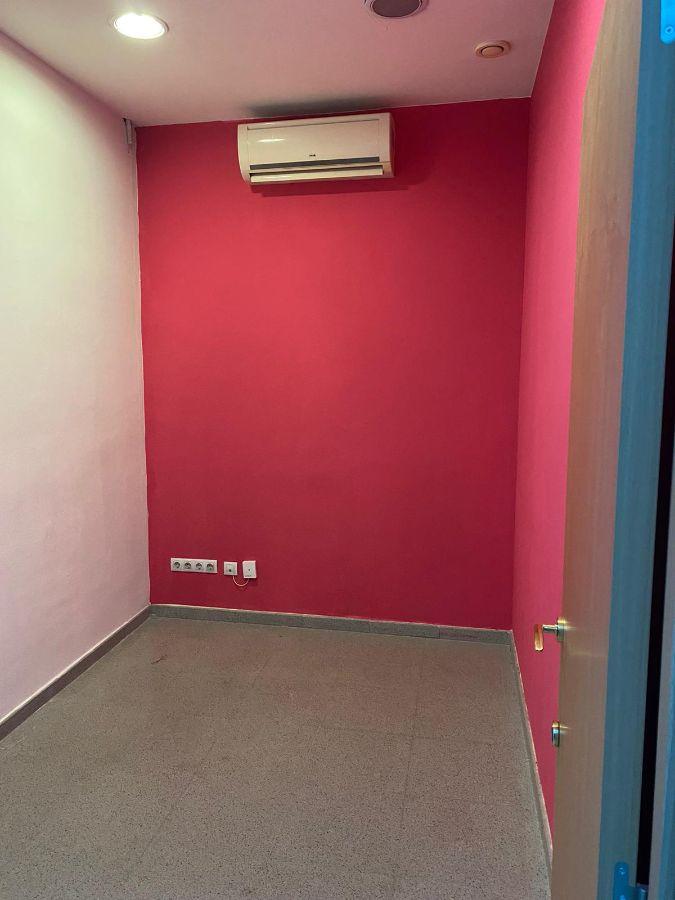 For rent of commercial in Badalona