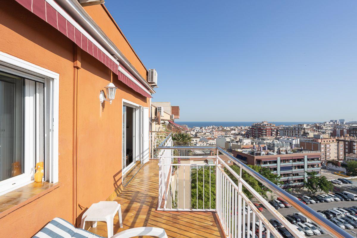 For sale of penthouse in Badalona