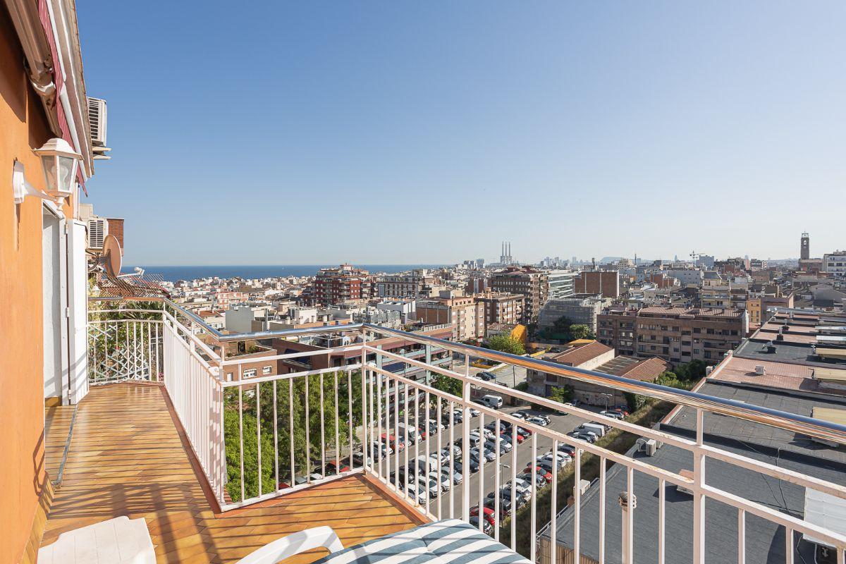 For sale of penthouse in Badalona