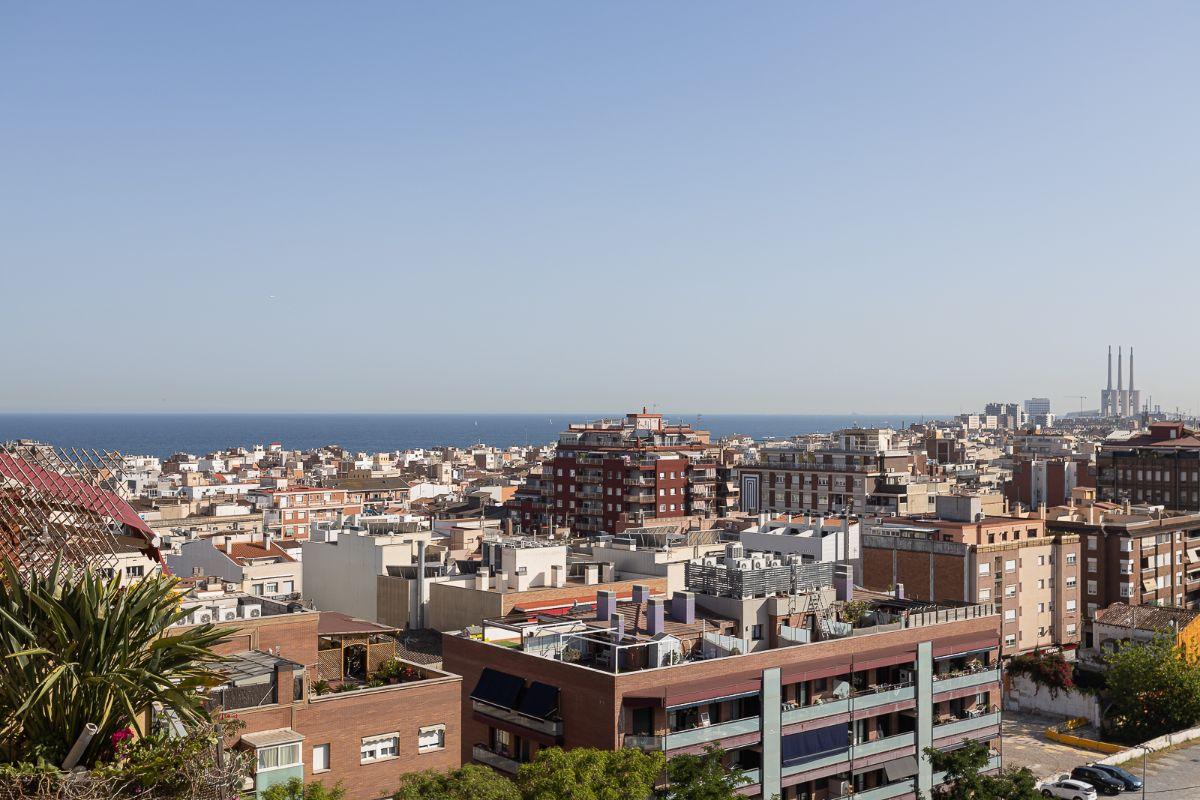 For sale of penthouse in Badalona