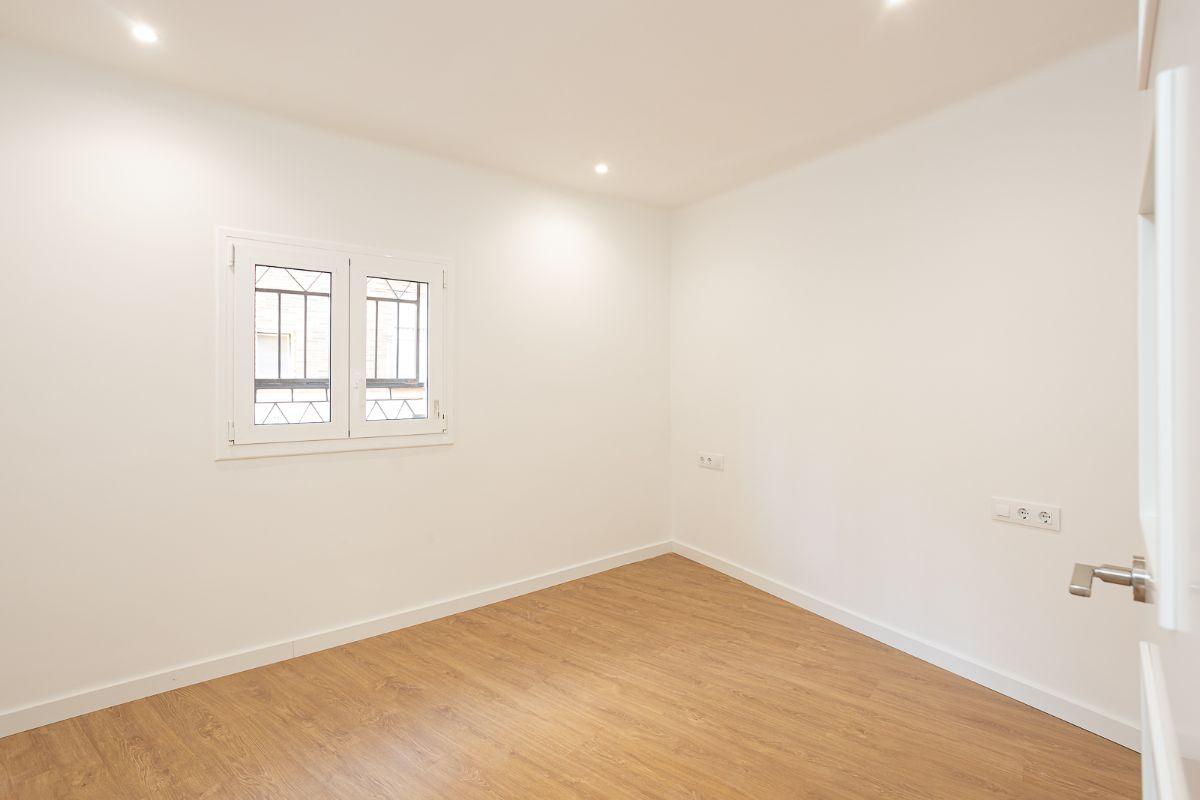 For sale of flat in Badalona
