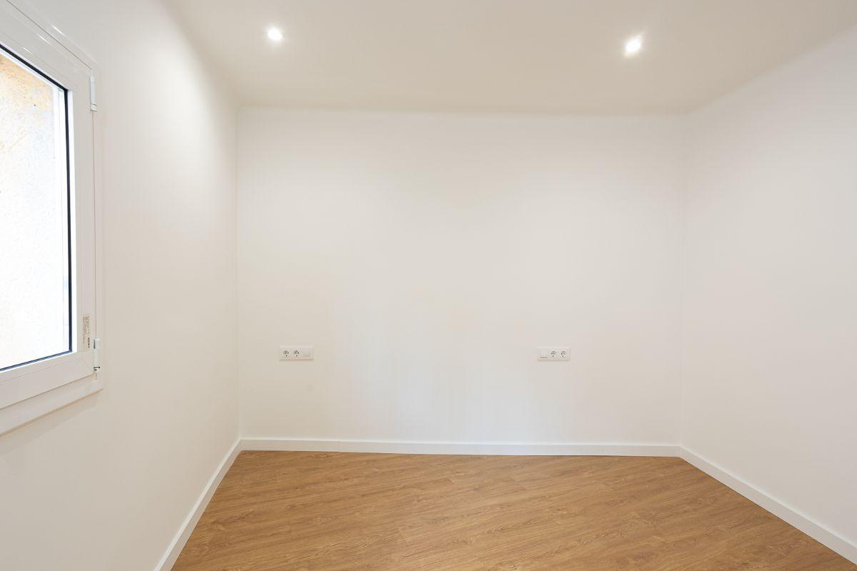 For sale of flat in Badalona