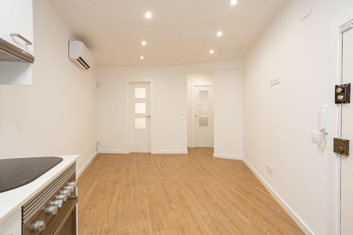 For sale of flat in Badalona