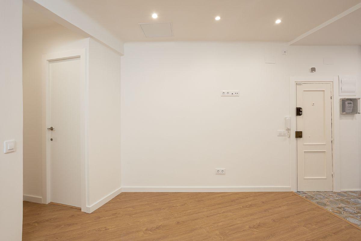 For sale of flat in Badalona