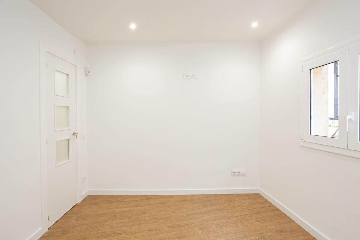 For sale of flat in Badalona