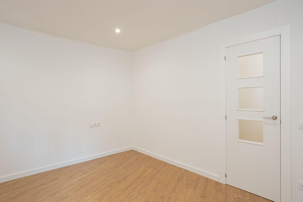 For sale of flat in Badalona