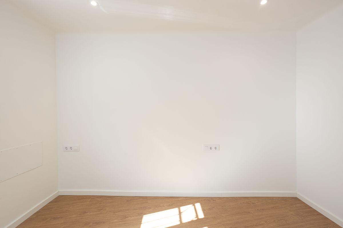 For sale of flat in Badalona