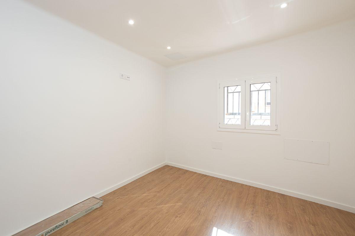 For sale of flat in Badalona
