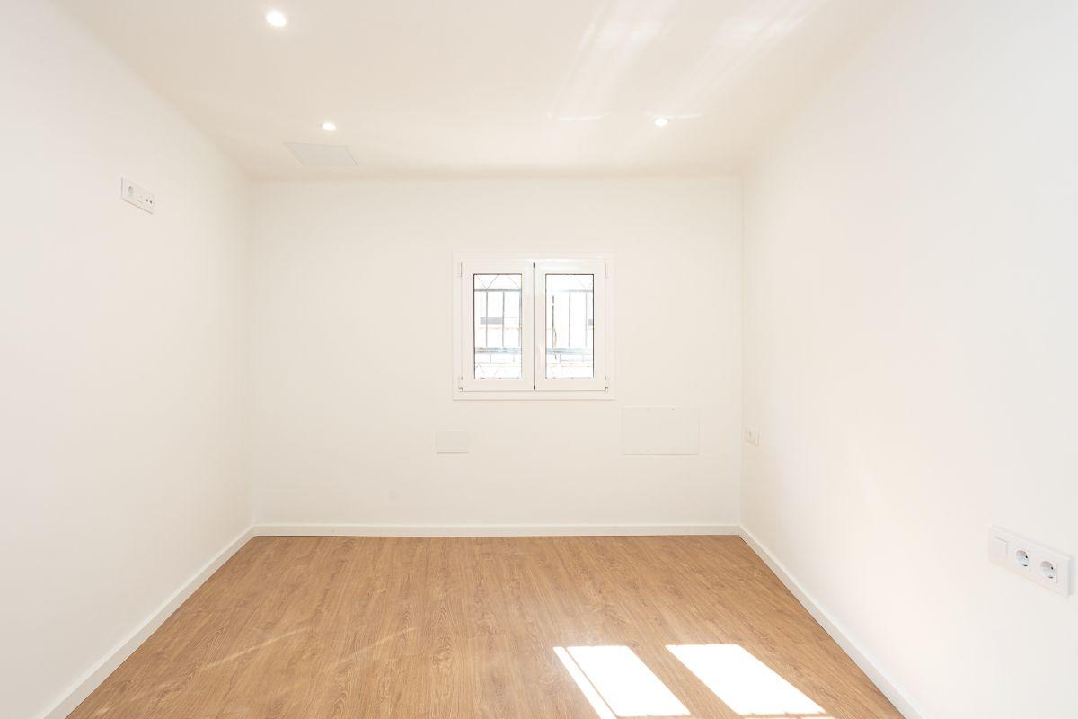 For sale of flat in Badalona