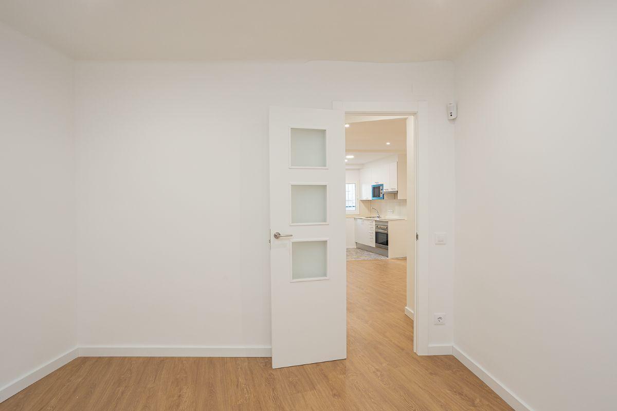 For sale of flat in Badalona