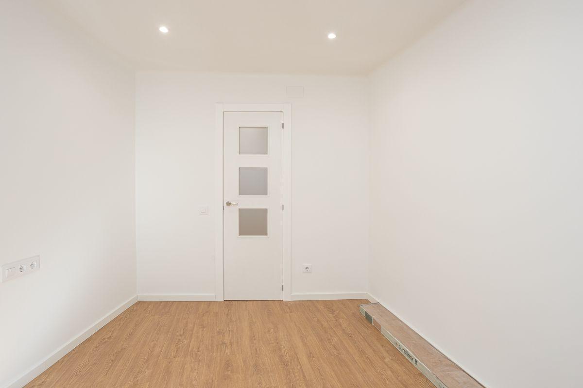 For sale of flat in Badalona