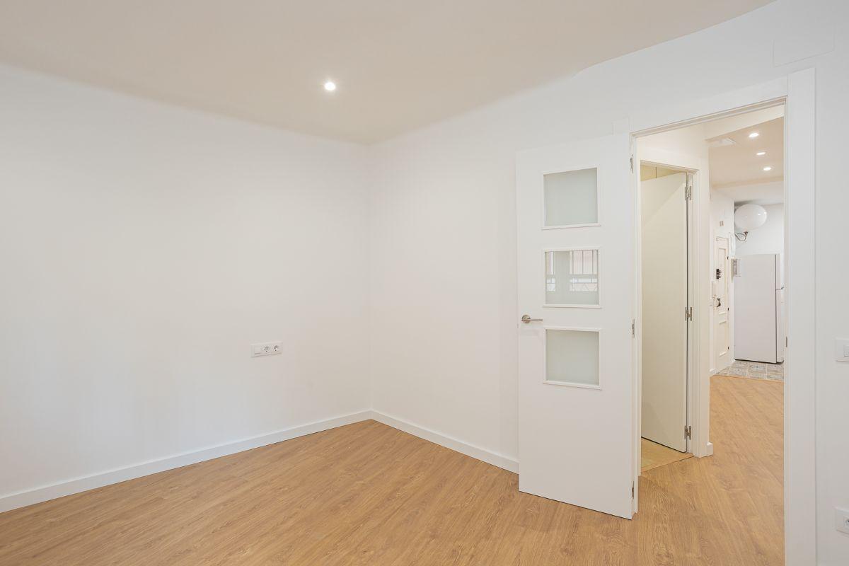 For sale of flat in Badalona