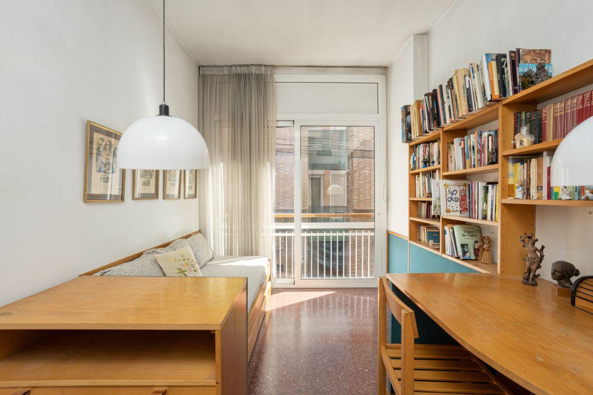 For sale of flat in Badalona