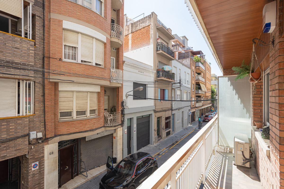 For sale of flat in Badalona