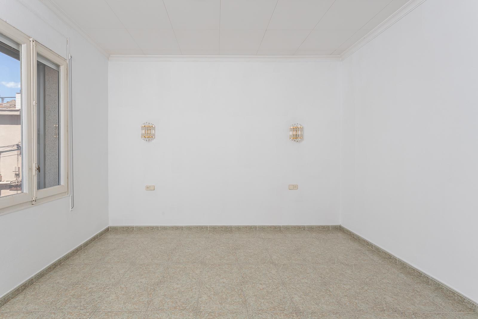 For sale of house in Badalona