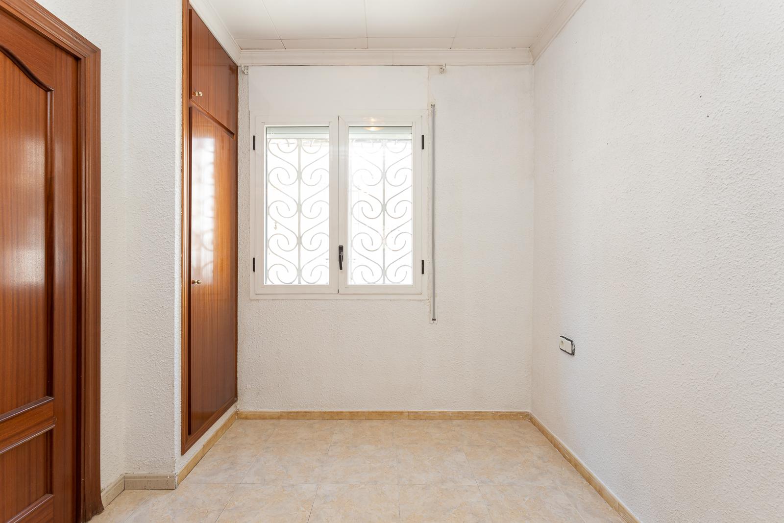 For sale of house in Badalona