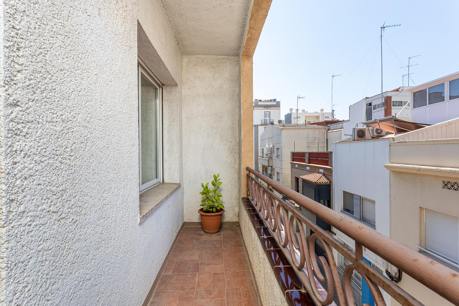 For sale of house in Badalona