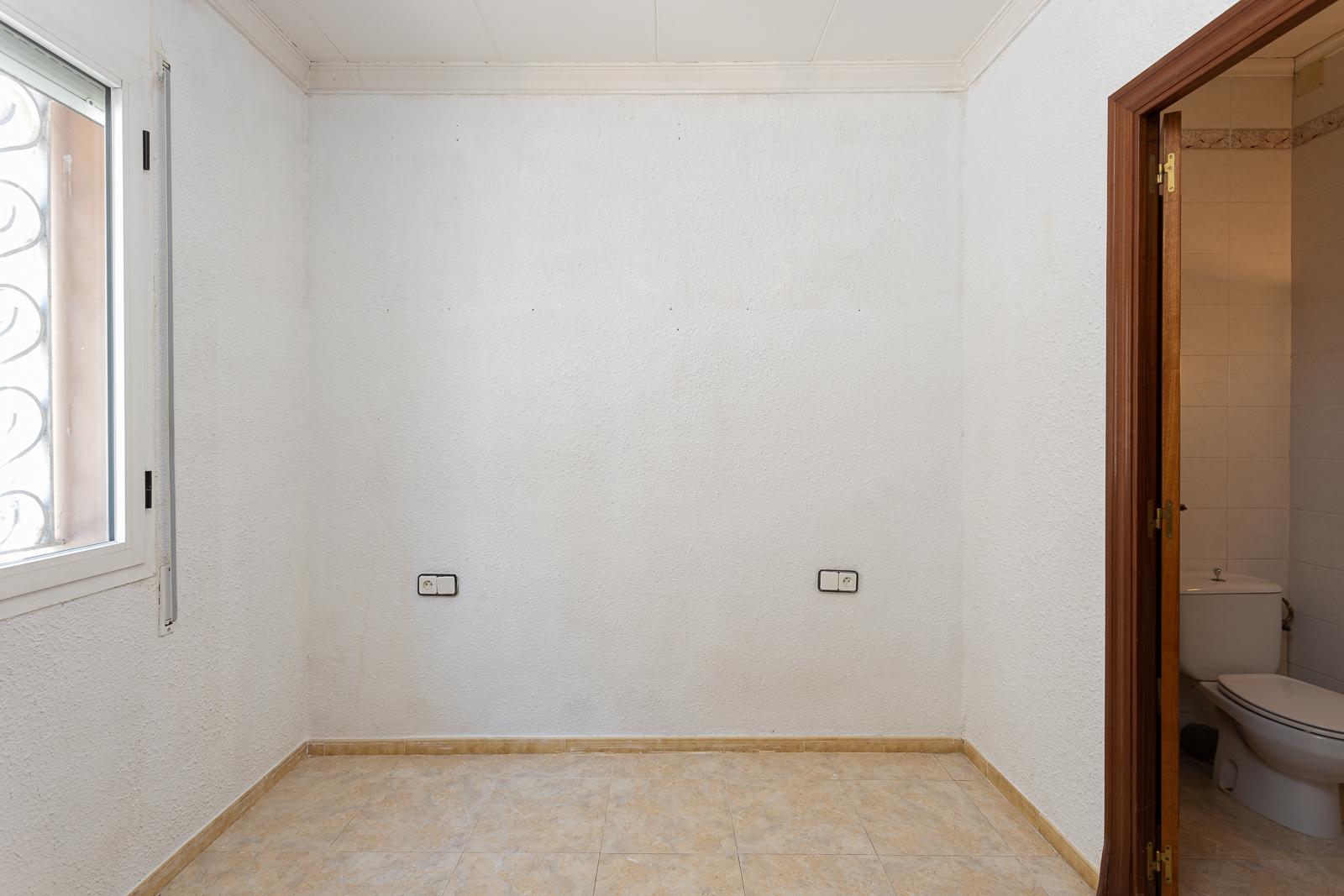 For sale of house in Badalona