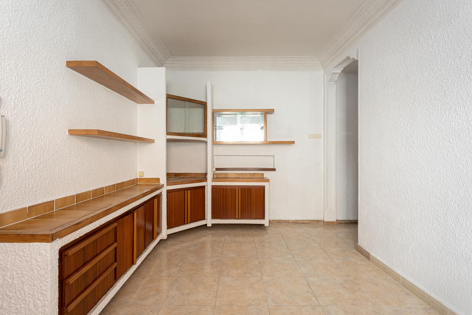 For sale of house in Badalona