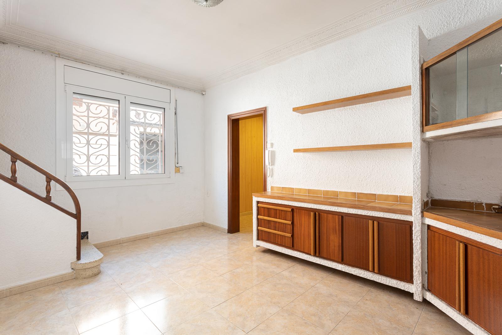 For sale of house in Badalona