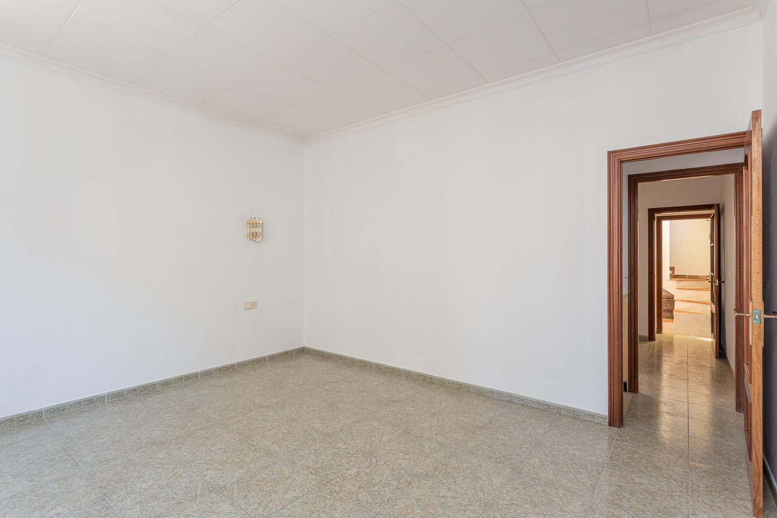 For sale of house in Badalona