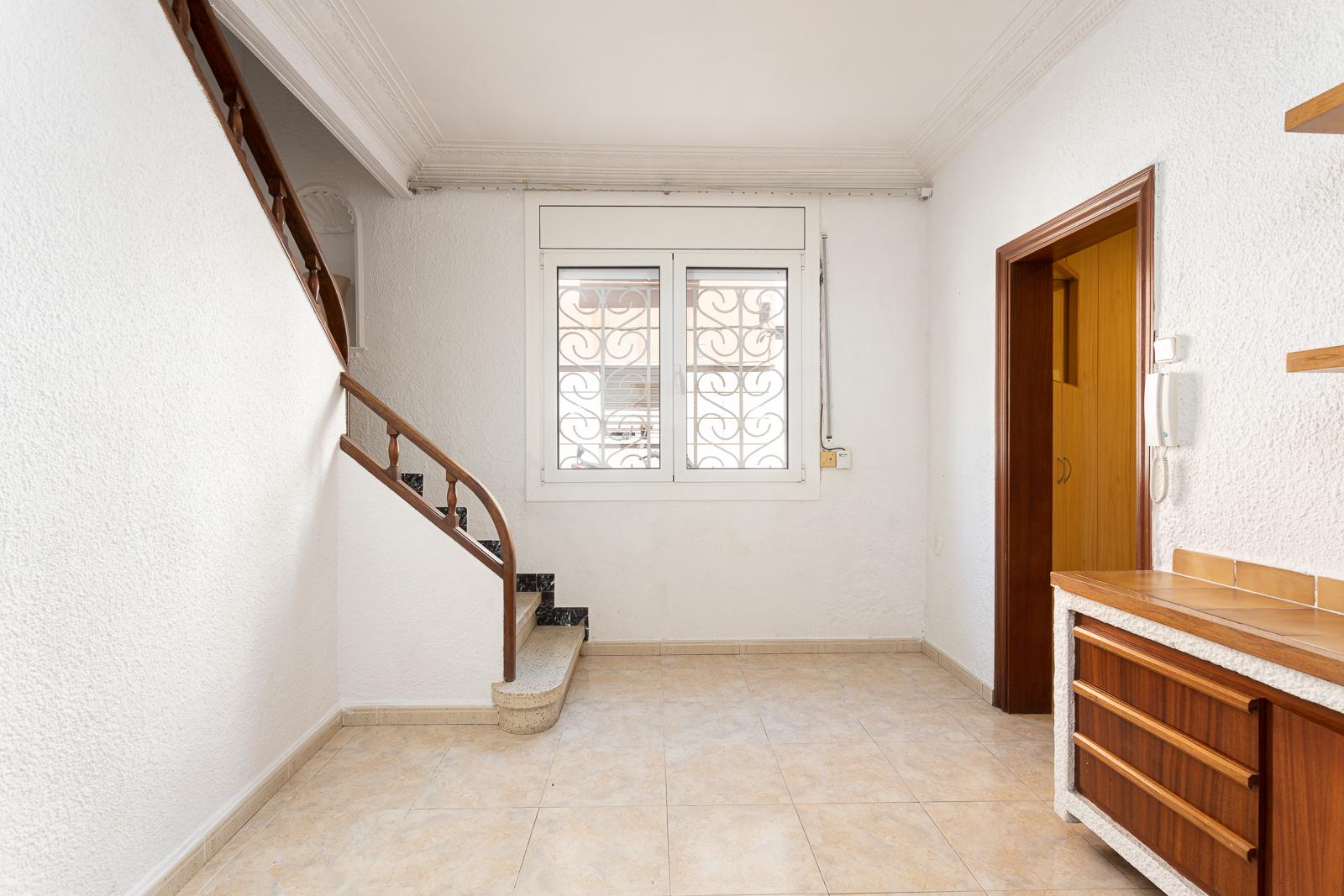 For sale of house in Badalona