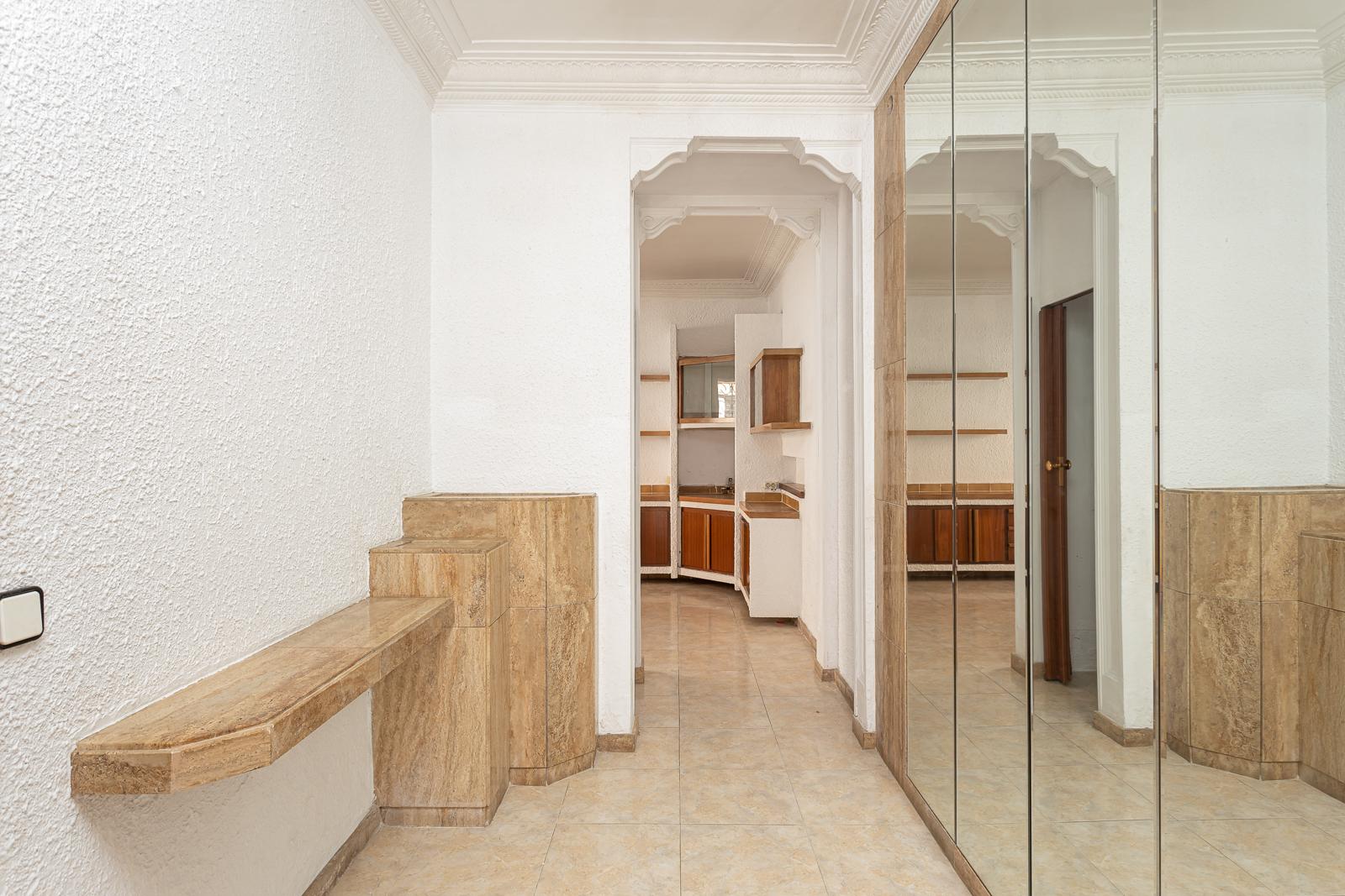 For sale of house in Badalona
