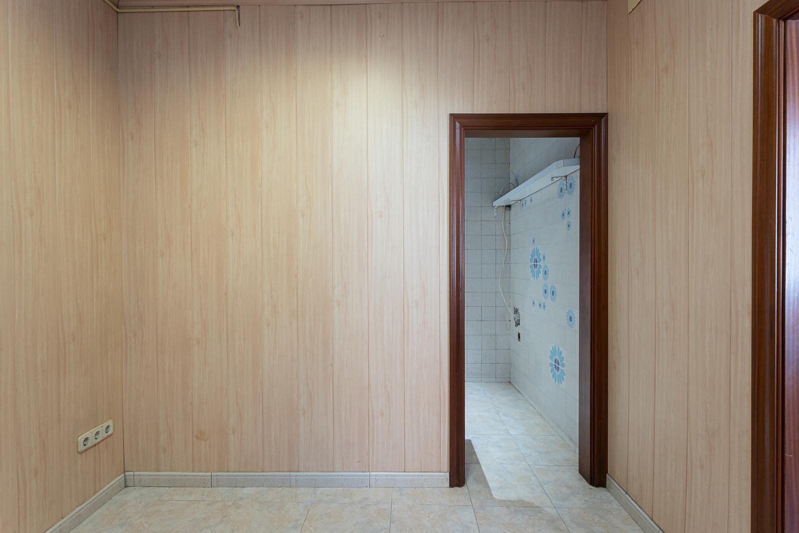 For sale of house in Badalona