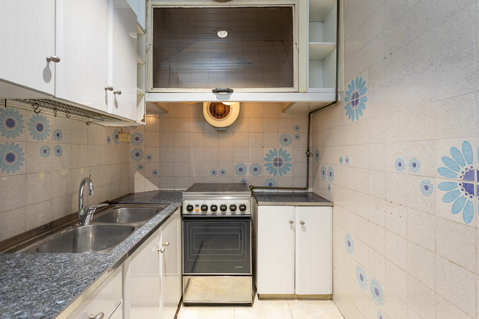 For sale of house in Badalona