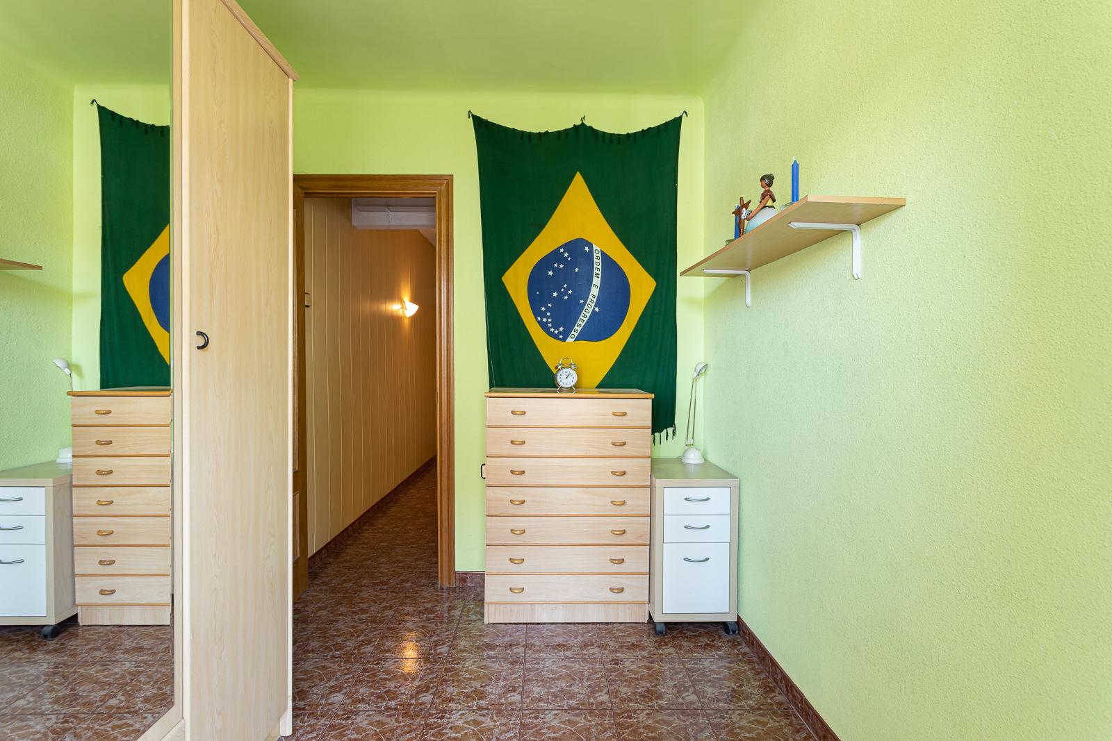 For sale of house in Badalona