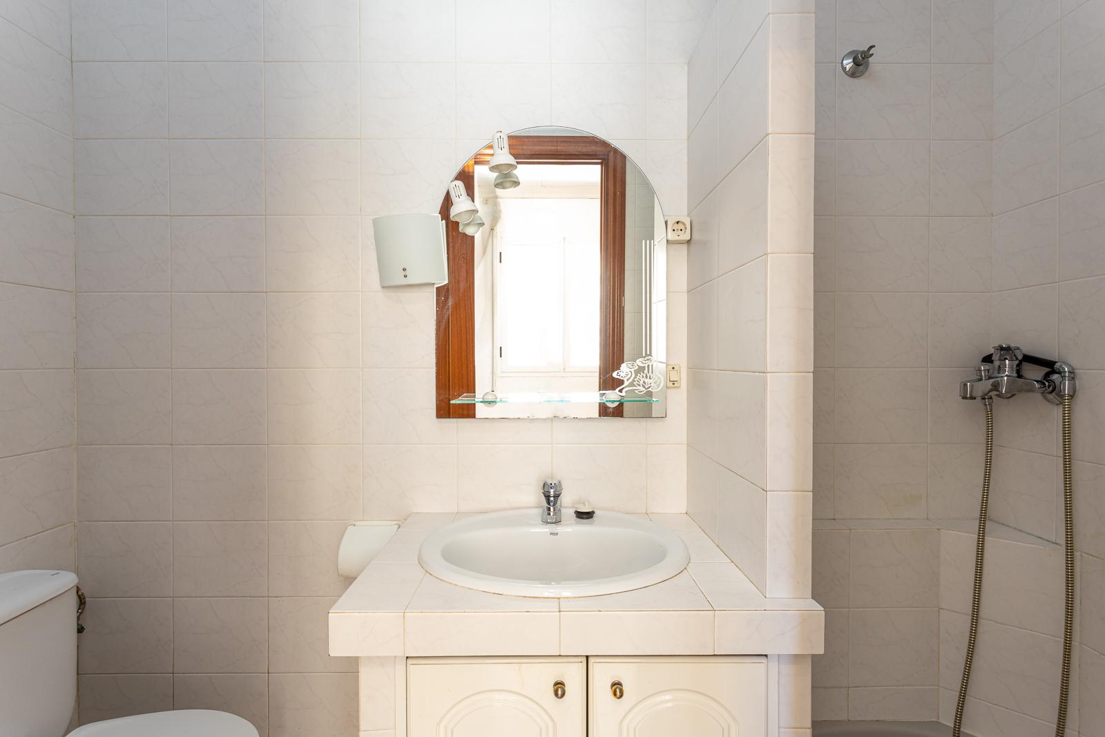 For sale of house in Badalona