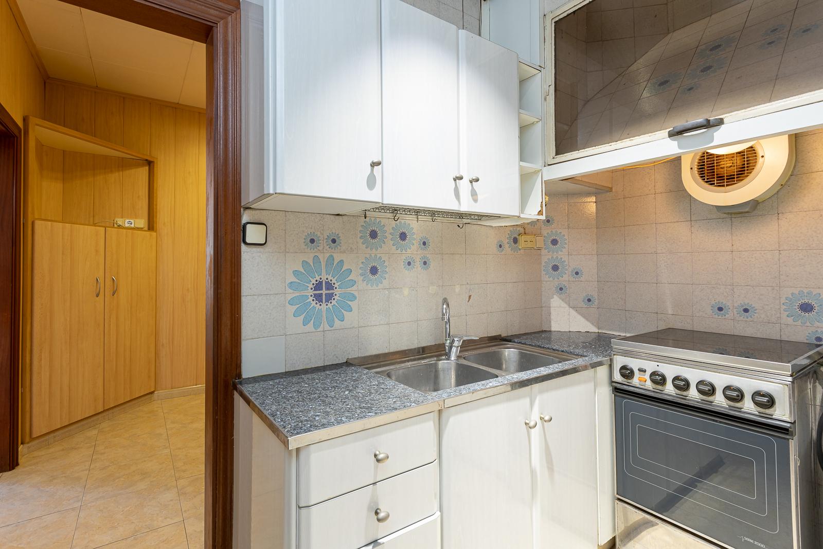 For sale of house in Badalona