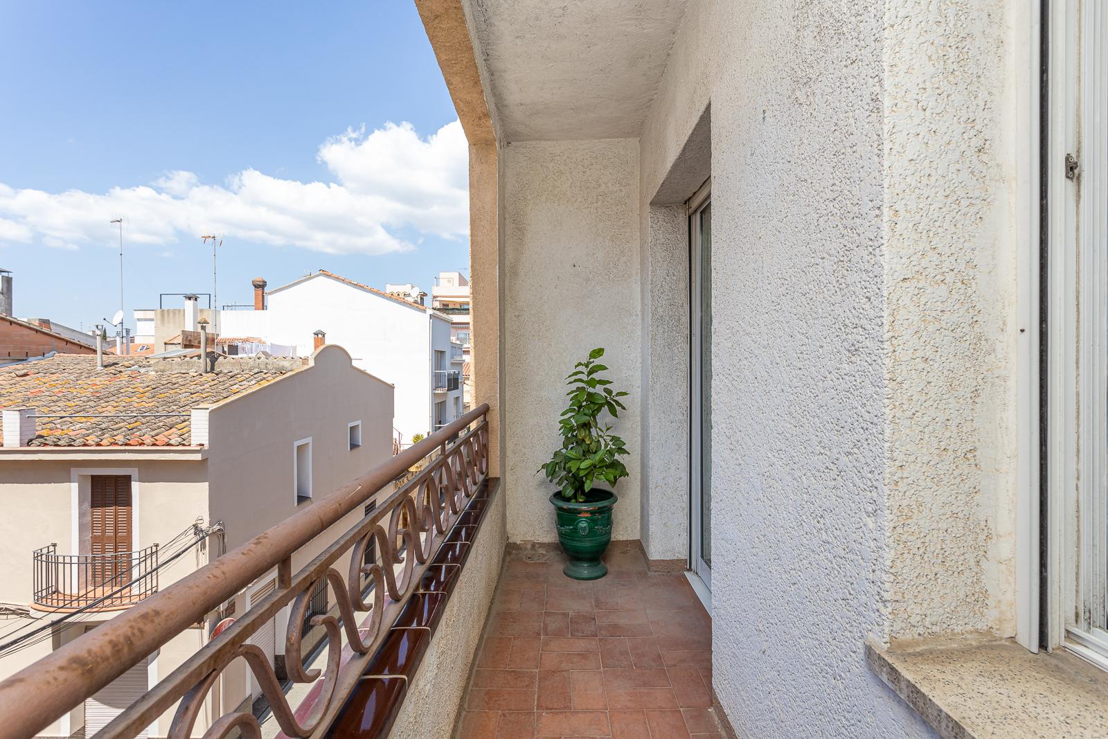 For sale of house in Badalona